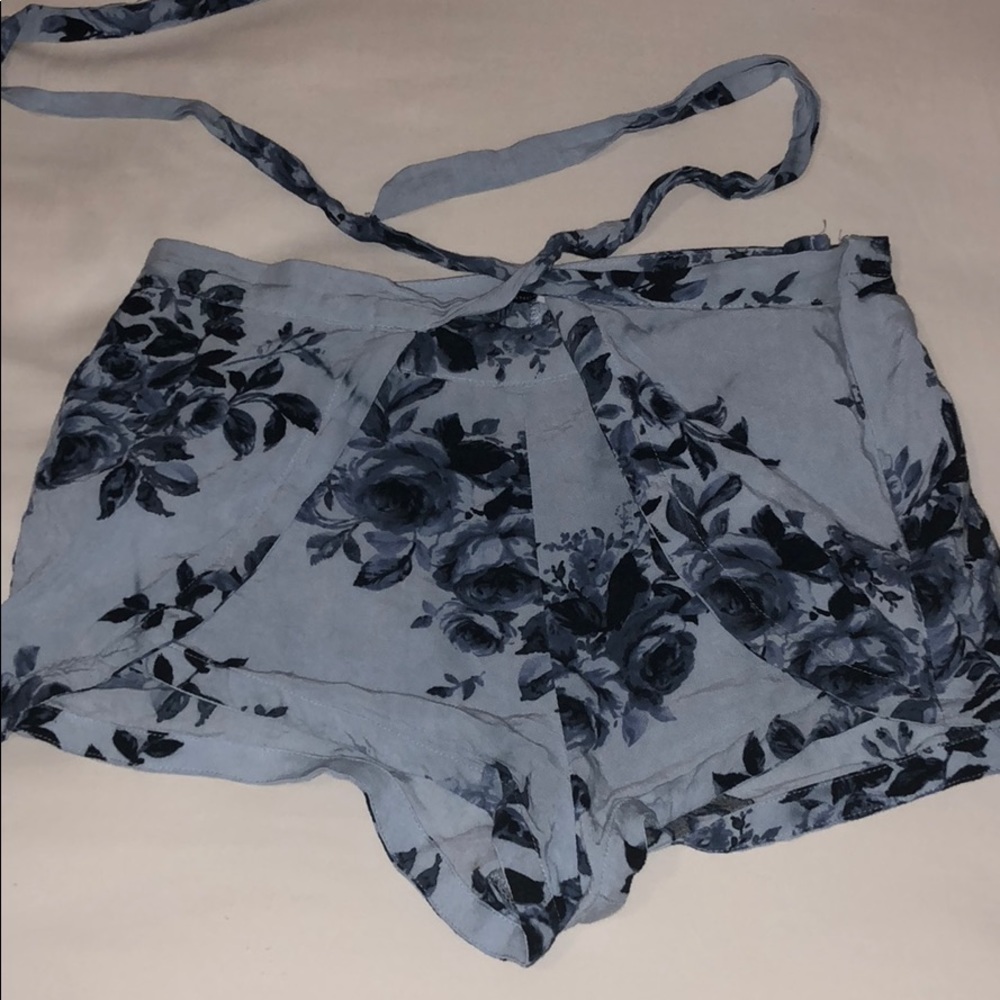 Kendal and Kylie flowy and comfy shorts